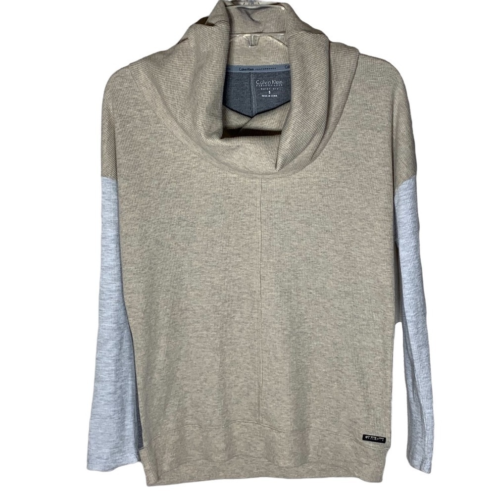 Calvin Klein Performance Quick dry long sleeve pullover
